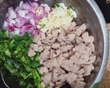 Foto langkah ke 1 dari resep Risoles ragout Bakso.
