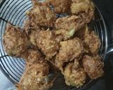 A picture of step 2 of Garlic Maggi noodles and dry potato manchurian.