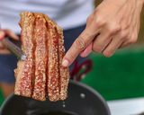 รูปขั้นตอนการทำที่ 9 ของ หมูกรอบ วิธีทำ ให้ เนื้อนุ่ม หนังฟู กรอบ