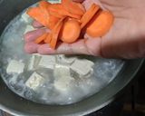 Foto langkah ke 2 dari resep Sup ayam tahu gurih.