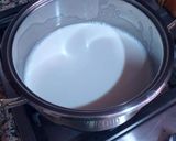 Foto del paso 4 de la receta: Flan tipo pastelero con guindas escarchadas, canela y macis