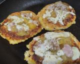 Foto del paso 5 de la receta: Pizzas hawaianas con base de coliflor, zanahoria y papa🍍🧀🍕🥔🥙🥕🧀