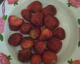 Foto langkah ke 1 dari resep Puding Stroberi Merah Putih.