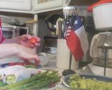 Foto del paso 3 de la receta: Ensalada de vegetales verdes con rollitos de jamón