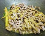 Foto langkah ke 5 dari resep Usus Ayam Bumbu Kuning.