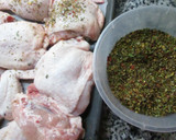 Foto del paso 2 de la receta: Presas de pollo al horno con preparado especial para chimichurri