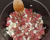 A picture of step 1 of Cheesy Beef Stroganoff.