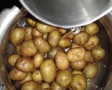 લીલા લસણ વાળી બટેટી(Lila Lasan Vadi Bateti Recipe In Gujarati) રેસીપી સ્ટેપ2ફોટો