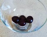 Une image de l'étape 2 de Dessert à la rose et cerise.