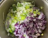 Foto del paso 1 de la receta: Tartitas de cebolla colorada y puerro #Mercado