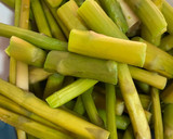 Foto del paso 3 de la receta: Caldo de tallos de espárrago verde