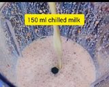 A picture of step 2 of Strawberry milkshake.