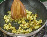 รูปขั้นตอนการทำที่ 7 ของ ข้าวผัดแกงเขียวหวาน ไก่ อาหารไทย เมนูผัด วิธีทำง่ายๆ