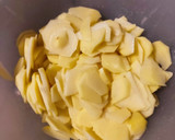 Foto del paso 2 de la receta: Revuelto de patatas con espárragos silvestres