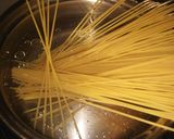 Foto langkah ke 1 dari resep 37. Spaghetti Carbonara (simple, eggless).