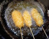 Foto langkah ke 3 dari resep Corndog sosis.