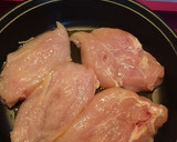 Foto del paso 1 de la receta: Pechugas de pollo en salsa de apio, zanahoria y champiñones