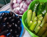 A picture of step 4 of Iraqi Dolma 🥒🫑🍆🥔🍅🧅.