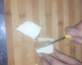 A picture of step 1 of Cheesy onion rings.