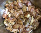 Foto langkah ke 1 dari resep Ayam Jamur.