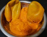 A picture of step 1 of Aamras aur Poori.