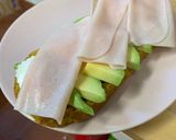 Foto del paso 2 de la receta Pan de cúrcuma y nueces con aguacate, queso fresco y pavo