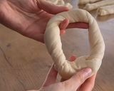 Sajtos szezámmagos karika recept fázis 3 fotója