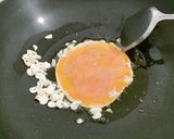 Foto langkah ke 2 dari resep Nasi Goreng Buncis Telur Keju.