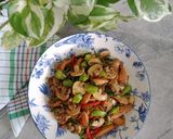 Foto langkah ke 5 dari resep Tumis Jamur Sosis Kecap.