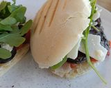 Foto del paso 4 de la receta: Molletes de morcilla, pimientos confitados y parmesano