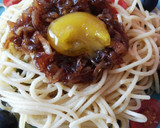 Foto del paso 11 de la receta: Espaguetis con cebolla caramelizada y yema curada