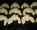 Foto del paso 9 de la receta: 🥐Medialunas dulces rápidas sin hojaldre 🥐