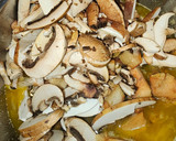 Foto del paso 5 de la receta: Huevo roto en escabeche ligero de setas