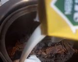 A picture of step 9 of Chocolate cake with ganache.