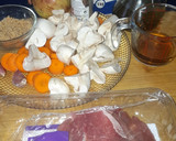 Foto del paso 1 de la receta: Fricasé de pavo con champiñones