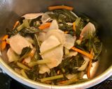 Hình bước làm 2 của món Canh dưa cải củ rong biển