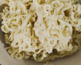 Foto langkah ke 2 dari resep Ramen Indomie.