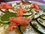 Carpaccio de pepino con trucha ahumada