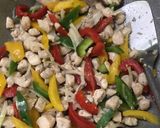 Foto langkah ke 3 dari resep Tumis Ayam Rainbow (Paprika).