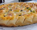 A picture of step 4 of Petal Shape Cheesy Pizza 🍕🍕.