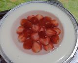 Foto langkah ke 4 dari resep Puding Susu Strawberry.