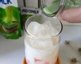 Foto langkah ke 5 dari resep Matcha Velvet Iced Latte.