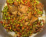 A picture of step 3 of Kheema noodles.
