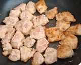 Foto langkah ke 4 dari resep Salt n Pepper Chicken.