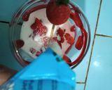 Foto langkah ke 2 dari resep Milkshake Strawberry.