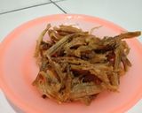 Foto langkah ke 2 dari resep Ikan Lomek Kering Balado.