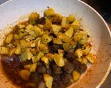 Foto langkah ke 4 dari resep Semur Bola-Bola Daging Kentang.