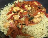 Foto del paso 7 de la receta Noodles de huevo con verduras y pollo