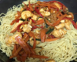 Foto del paso 7 de la receta: Noodles de huevo con verduras y pollo