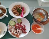 Foto langkah ke 3 dari resep Chicken Rice with Rice Cooker.